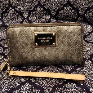 MK Michael Kors wristlet